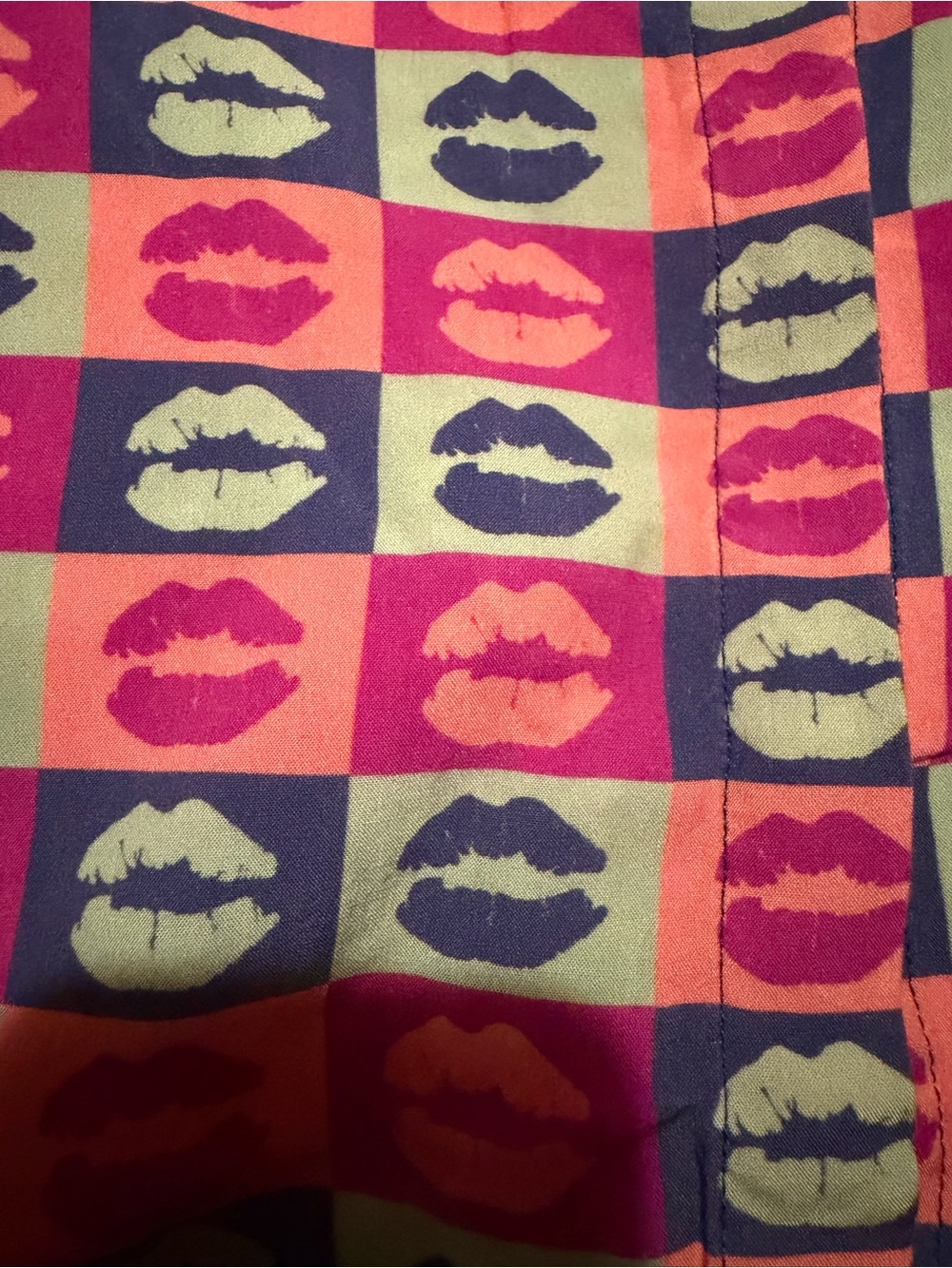 Wildfang Short-Sleeve Lips Button-Up Shirt Sz L - Picture 9 of 11